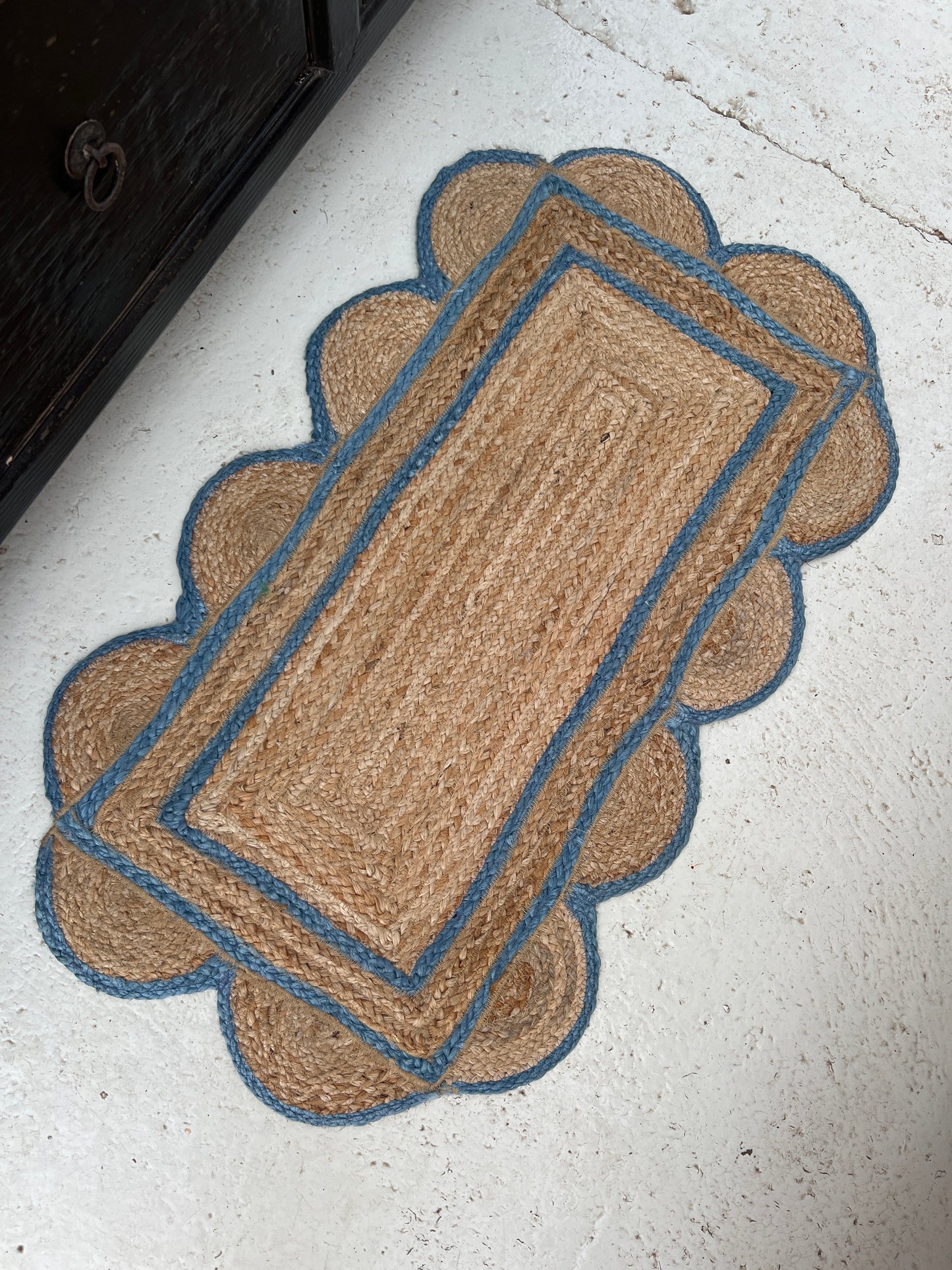 Scalloped Jute Mat