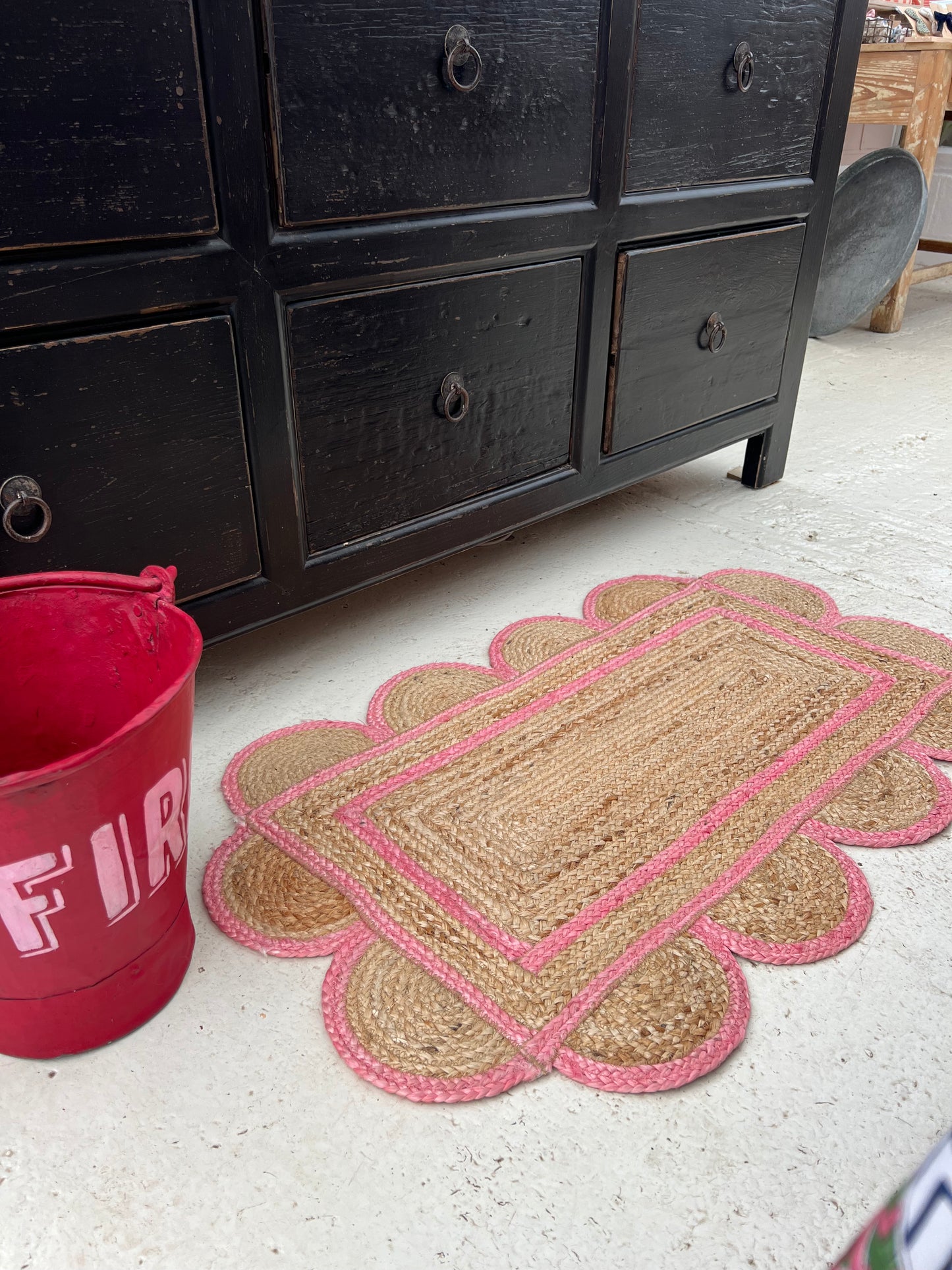 Scalloped Jute Mat